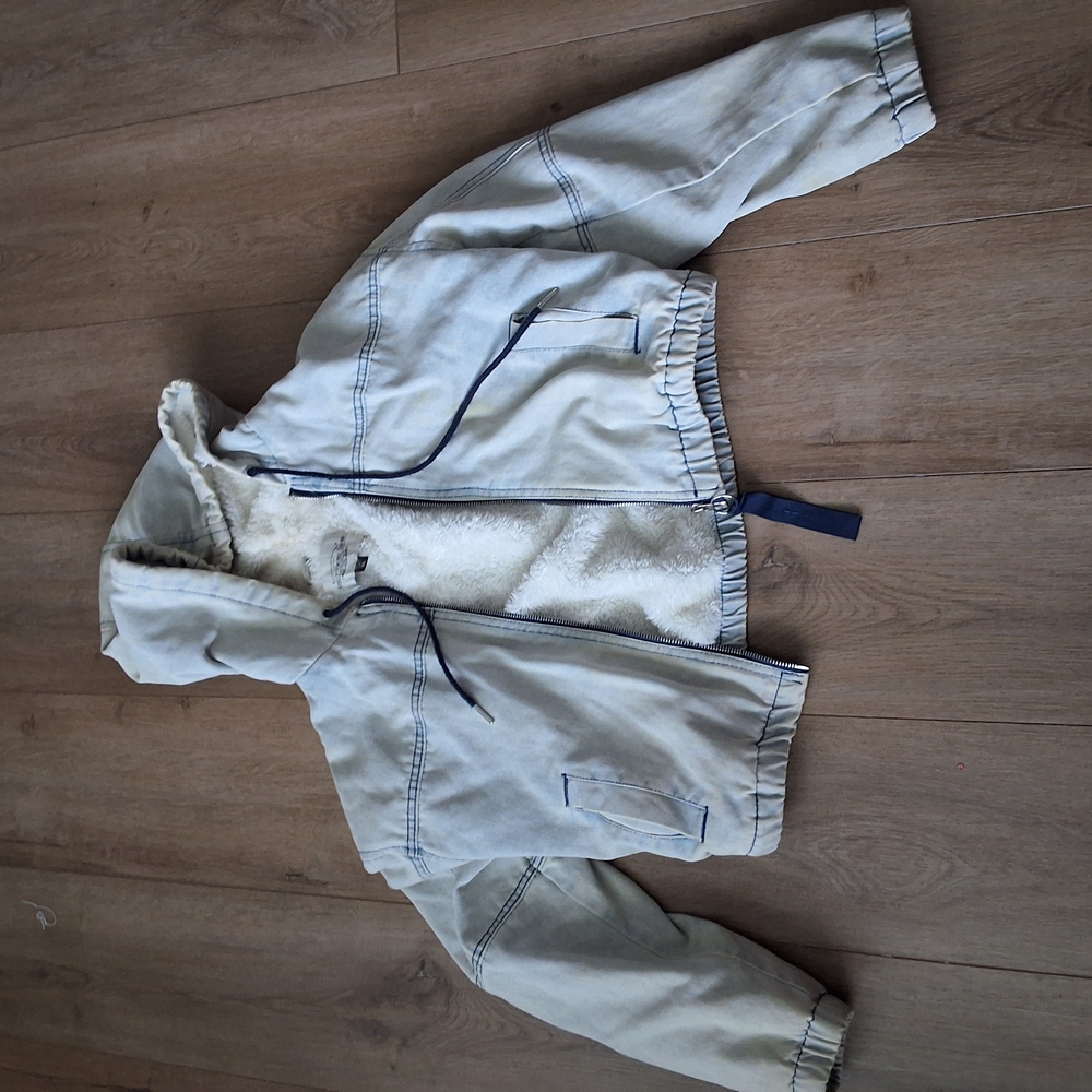 Stylish Hooded Jacket with Sherpa Lining